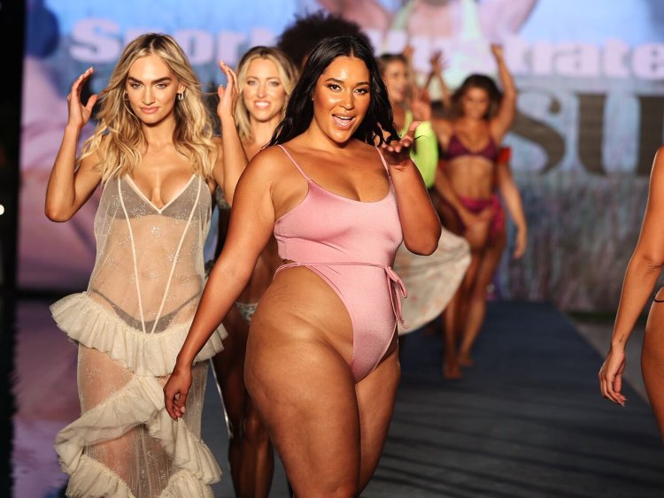 Показ бикини