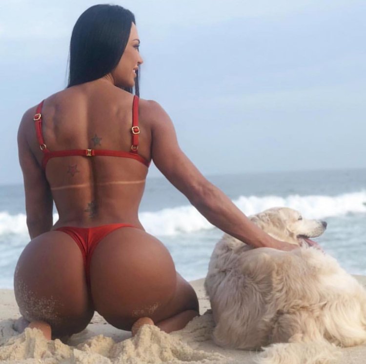 Биг Блэк эбони в масле попка