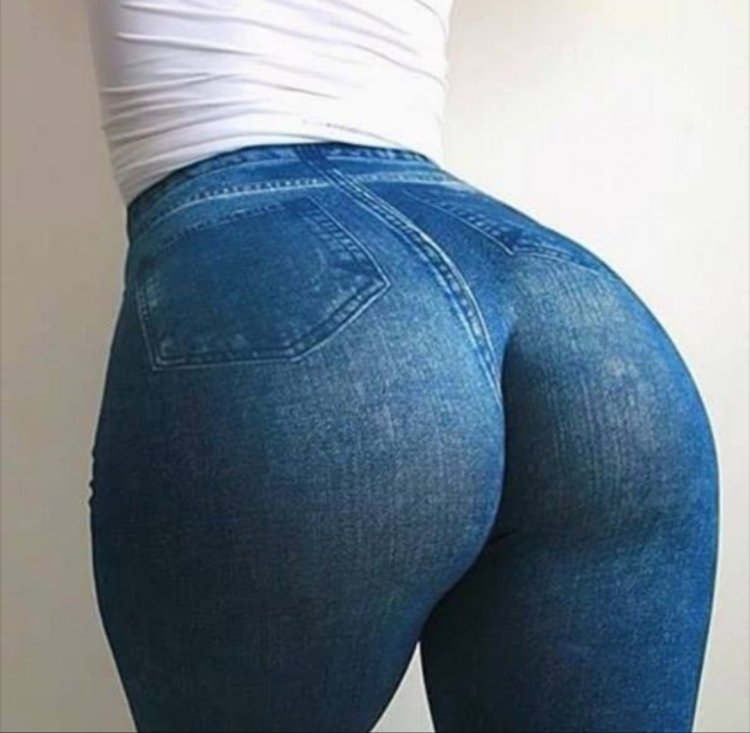 Красивые попки в джинсах