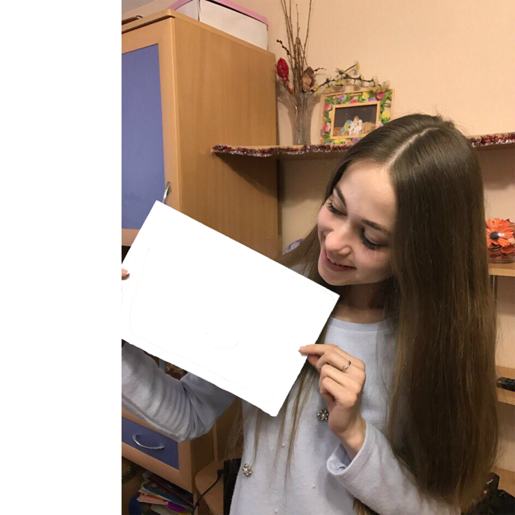 Девушка с бумажкой