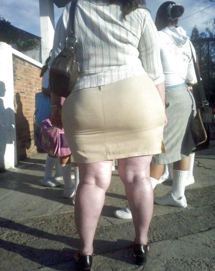 Бабушки с большими попами на улице