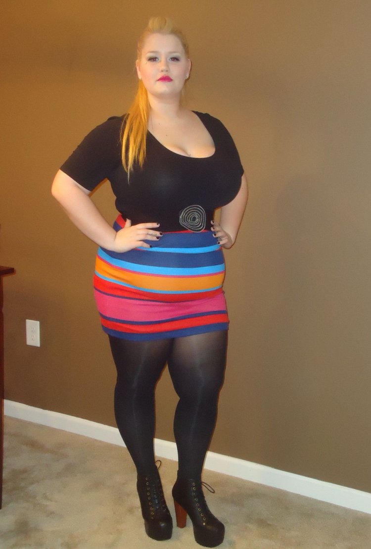 Толстые попки в мини шортах