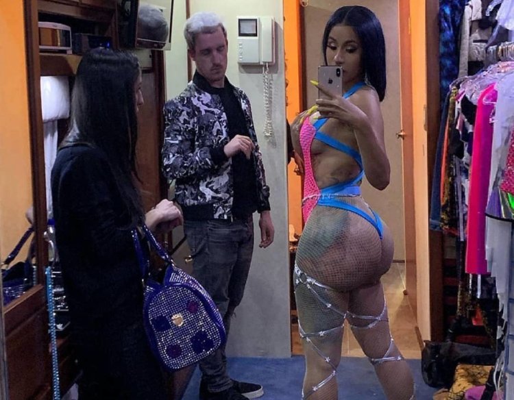 Ким Кардяшан попа