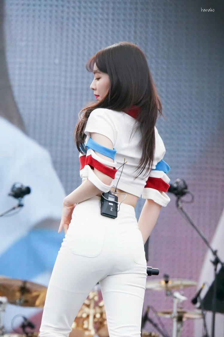 Попы корейских девушек