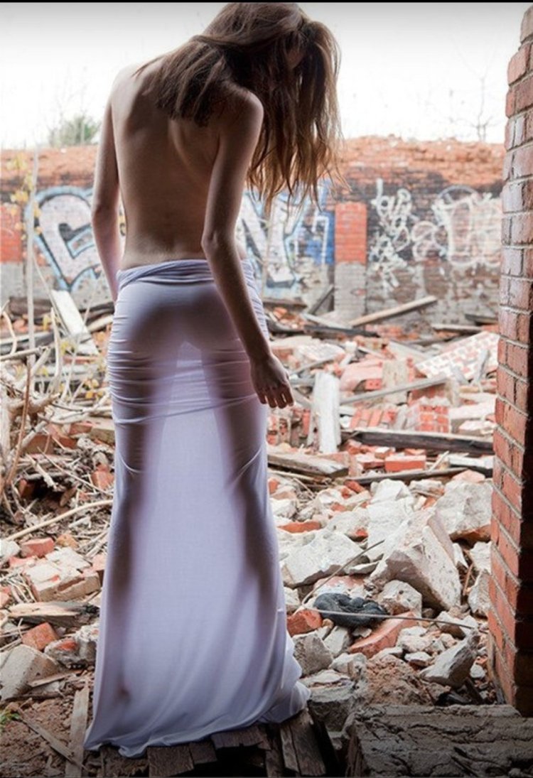 Сквозь платье