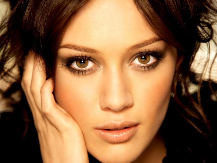 Хилари Дафф брюнетка