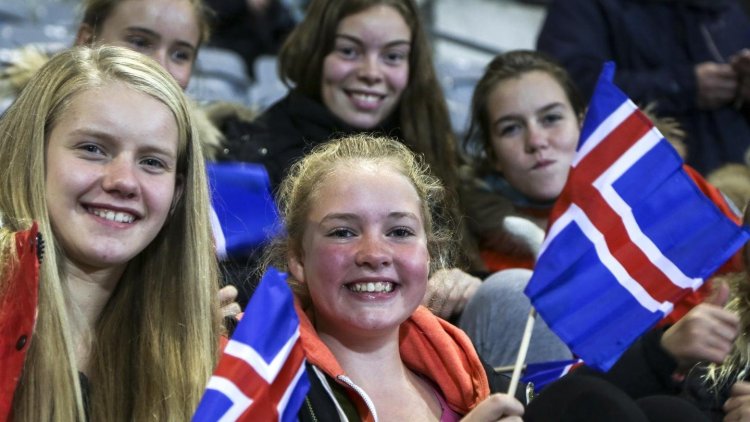 Исландия люди