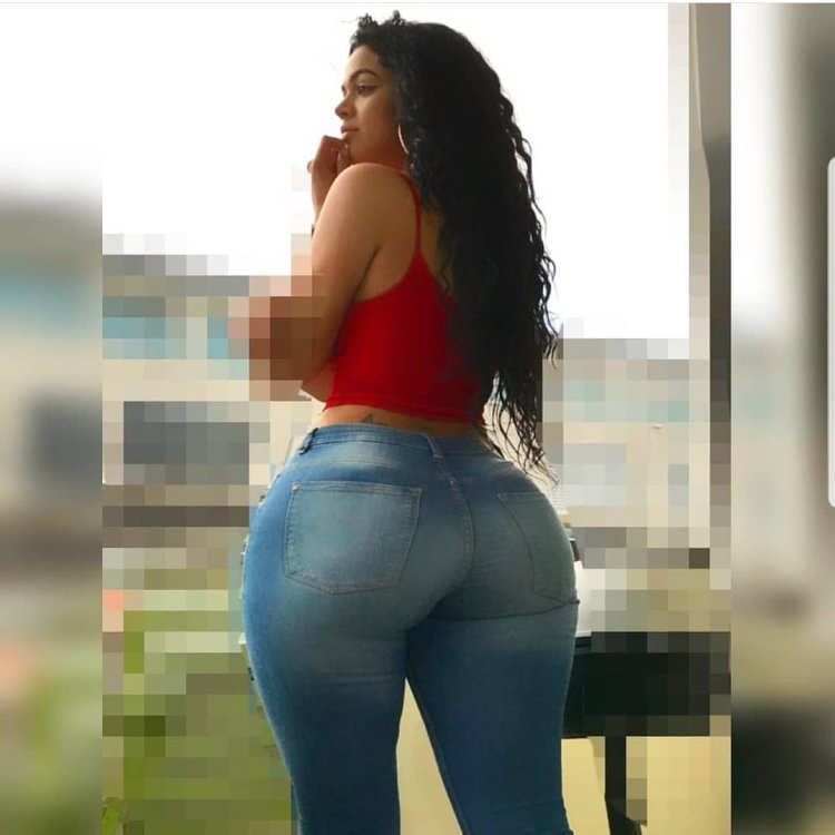 Амира Файез