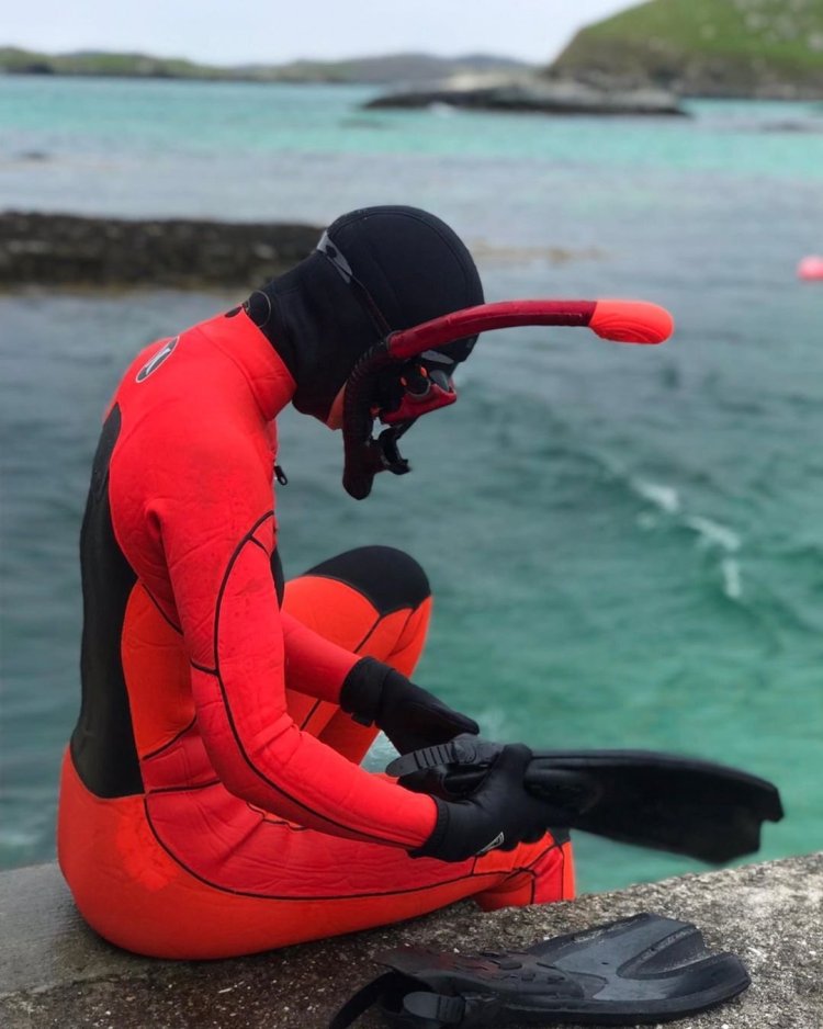 Девушка в гидрокостюме