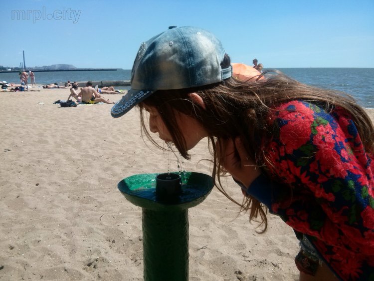 Бабы на Мариупольском пляже