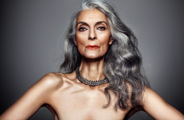 Фотосессия у водопада девушки