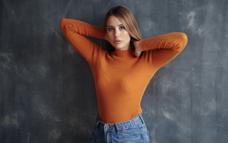 Пуловер Анны Хансен.