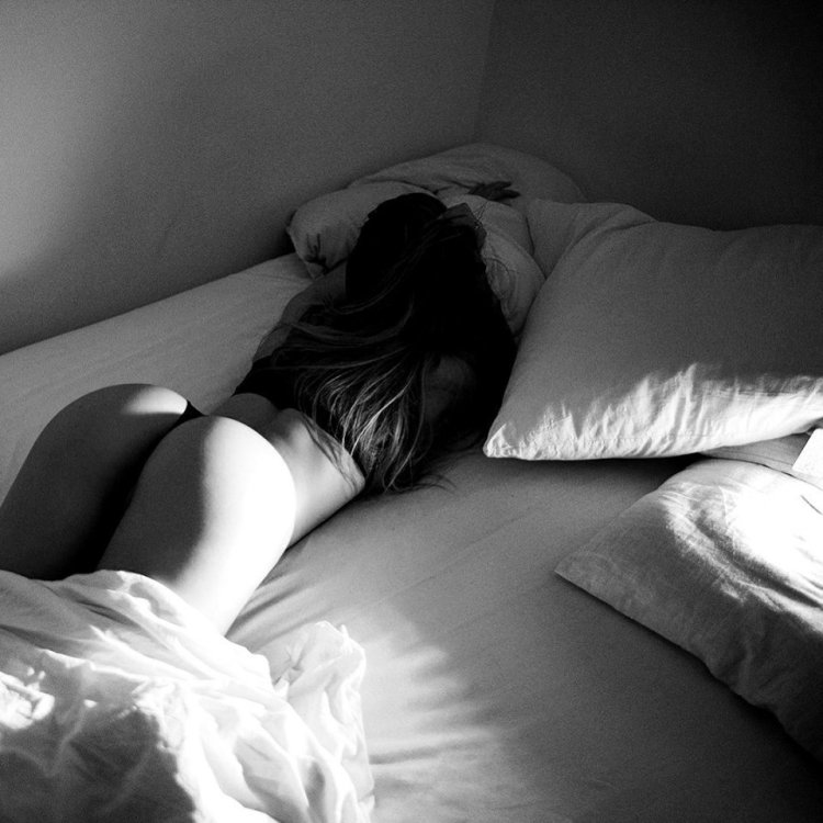 Спящая девушка Любительское