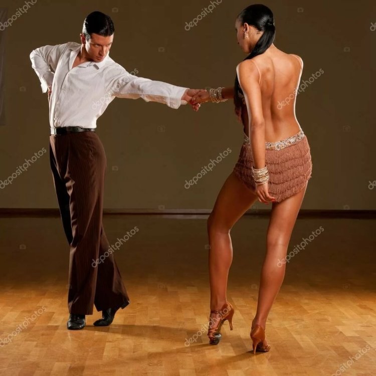 Девушки в черных стрингах