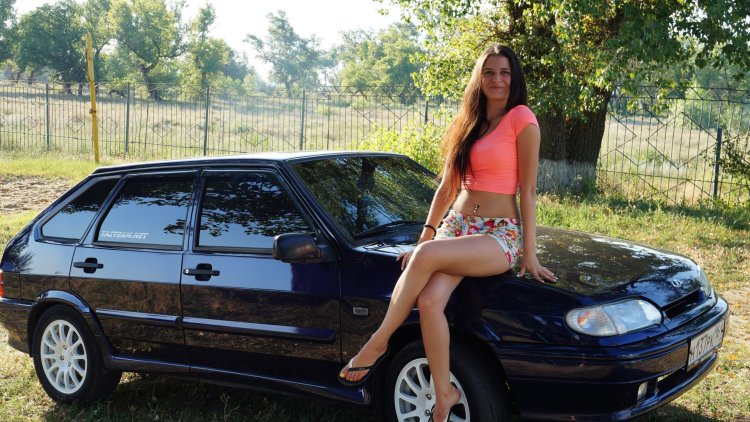 Четырка с девушкой