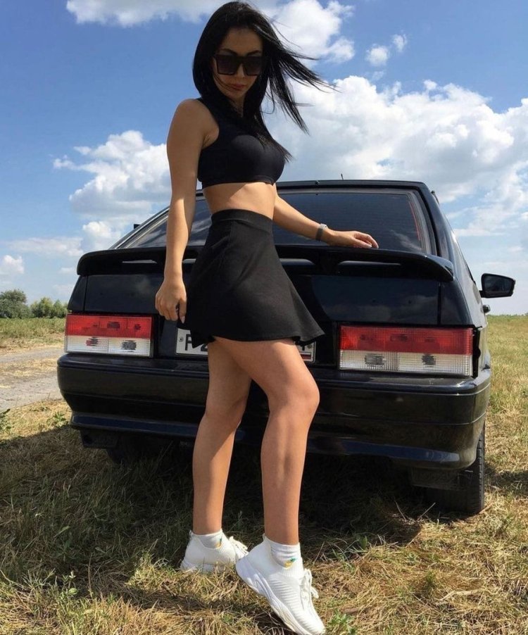 Красивые девушки и ВАЗ 2114