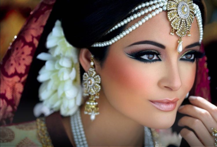 Индийская актриса Sheena shahababi