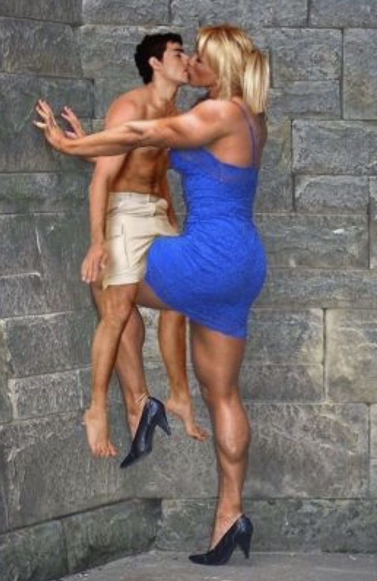 Alura Jenson в лифт энд Кэрри