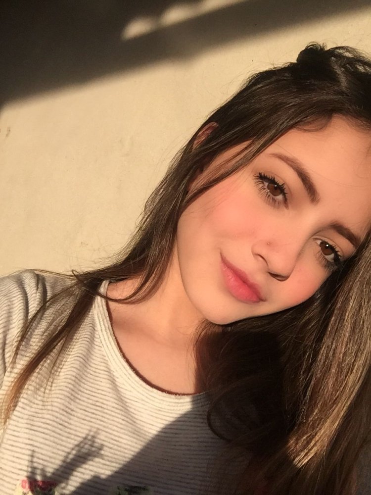 Девушка 17 лет