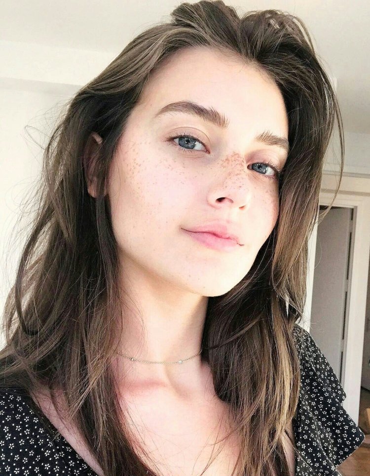 Джессика Клементс веснушки