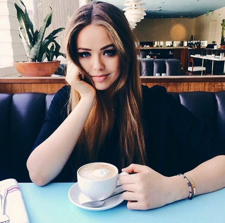 Кристина Базан коричневые волосы