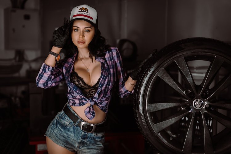 Шиномонтаж девушка