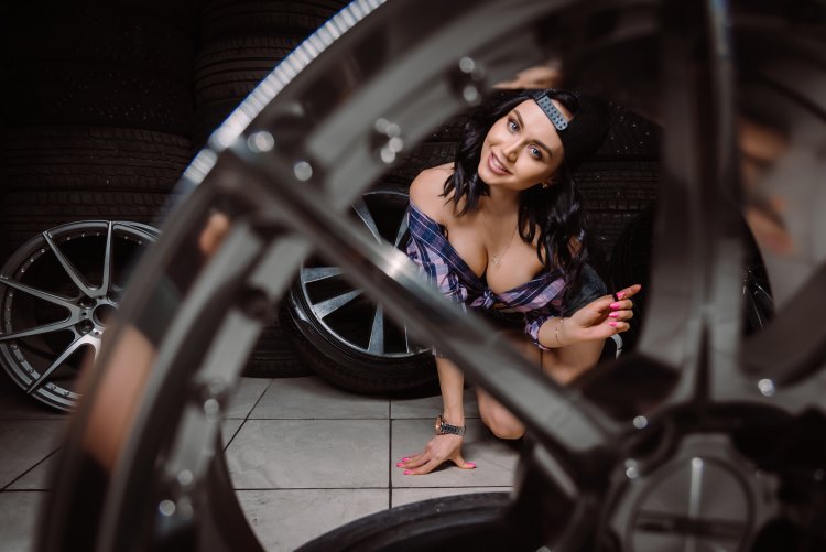 Шиномонтаж девушка