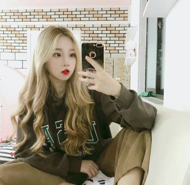 Ким Ольджан блондинка