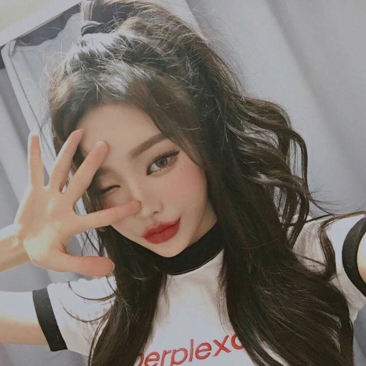 Kim daxbin плачет