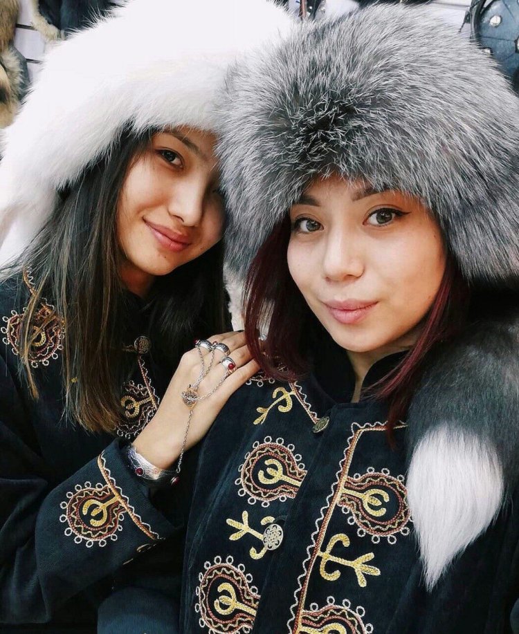 Казахи и казашки