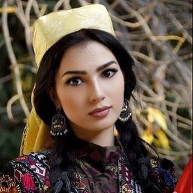 Красивая узбекская девушка