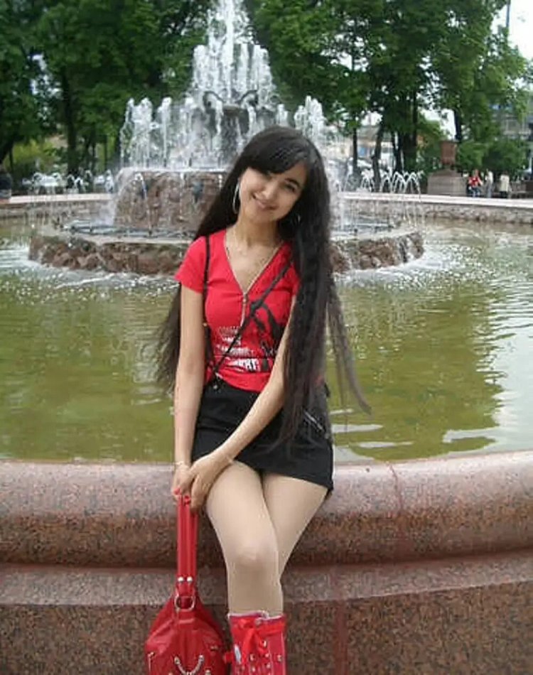 Лола Азизова