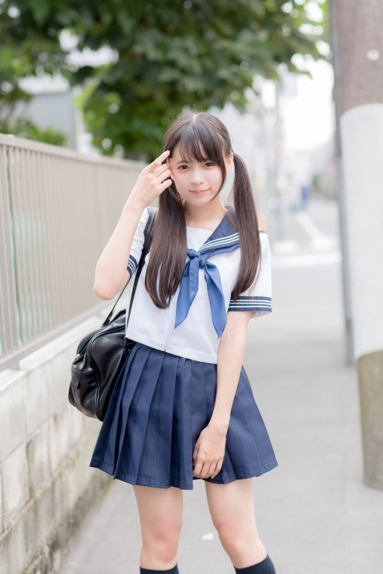 Красивые Японочки в коротеньких юбочках