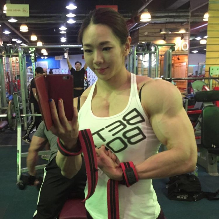 Медсестра-качок из Китая юань херонг