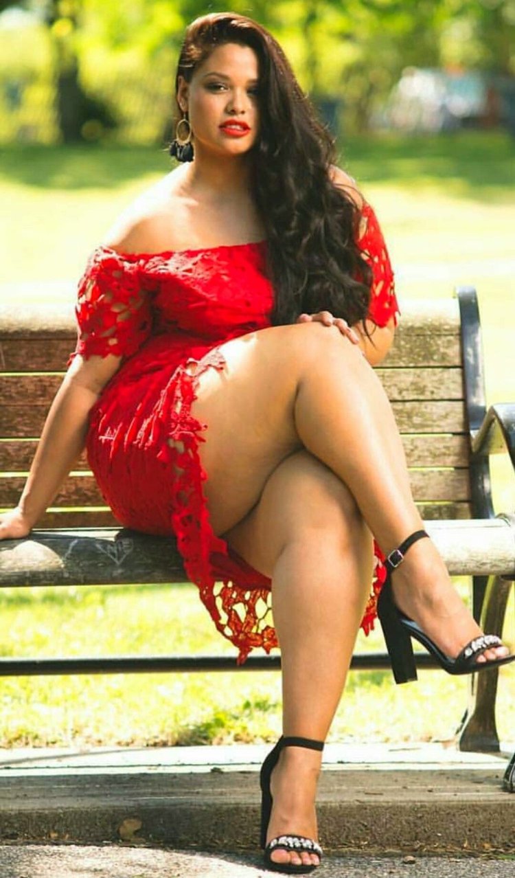 Памела Медина модель плюс