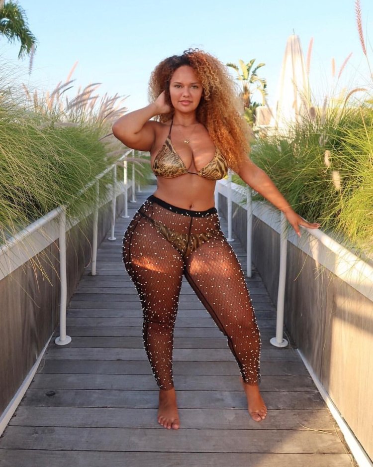 Модель Amirah Dyme