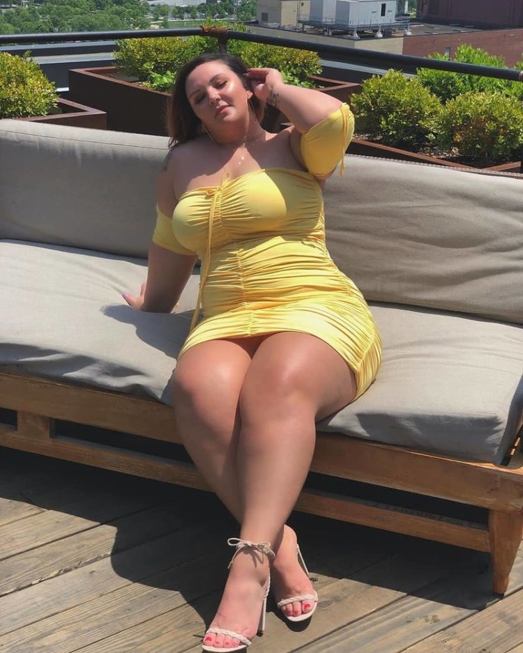 Виктория Ломба в платье