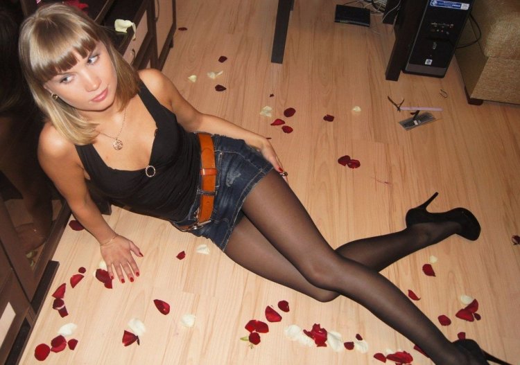 Девушки из соц сетей в чулках