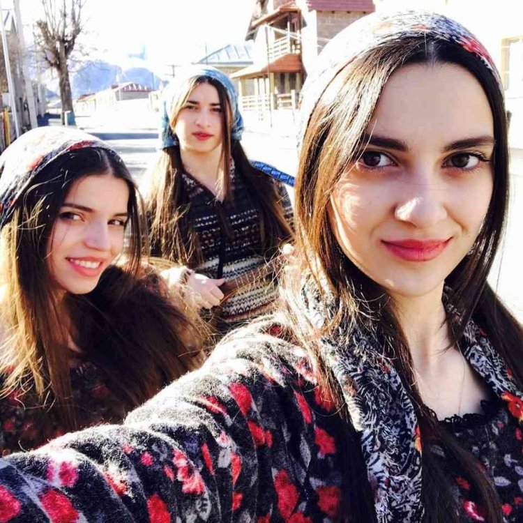 Трио Мандили