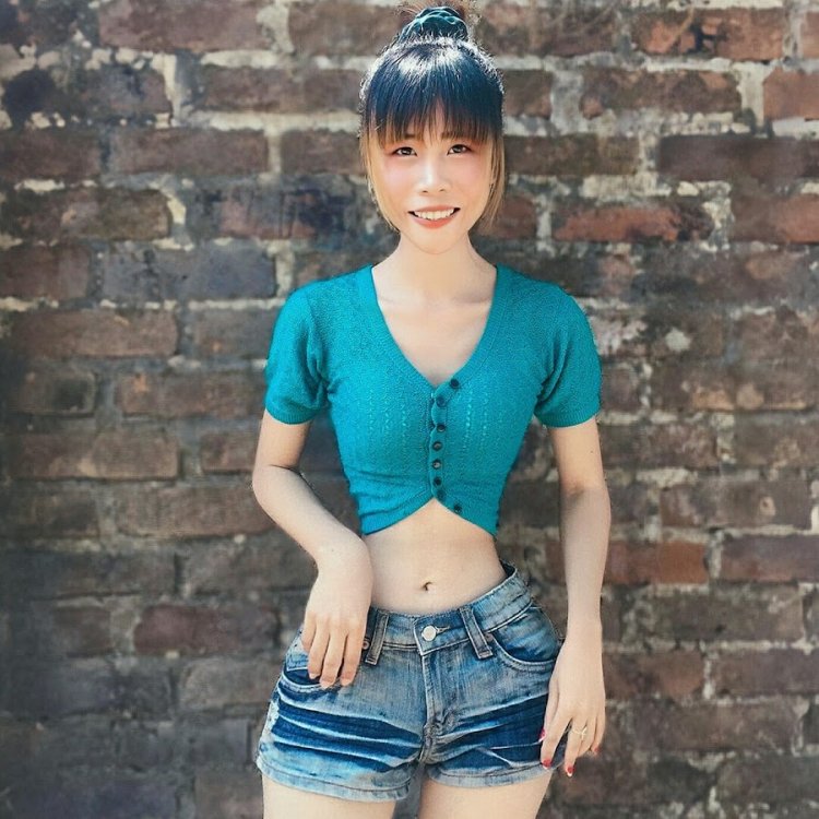 23-Летняя Су Наинг из Мьянмы