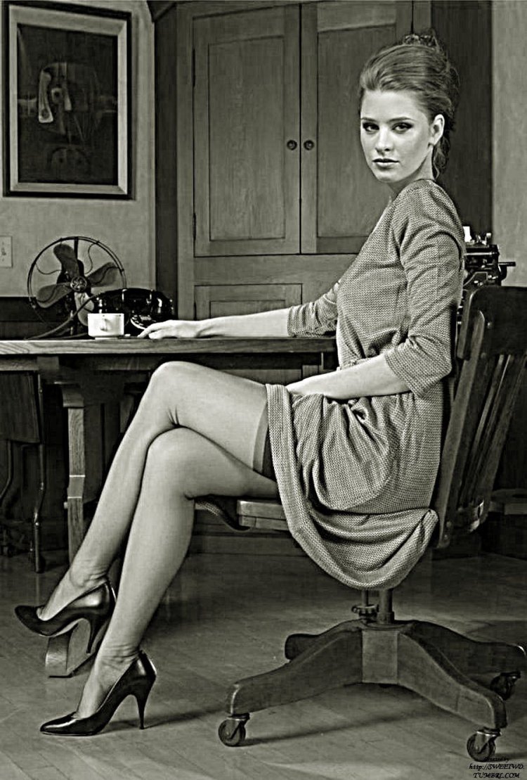 Клаудиа Кардинале в чулках