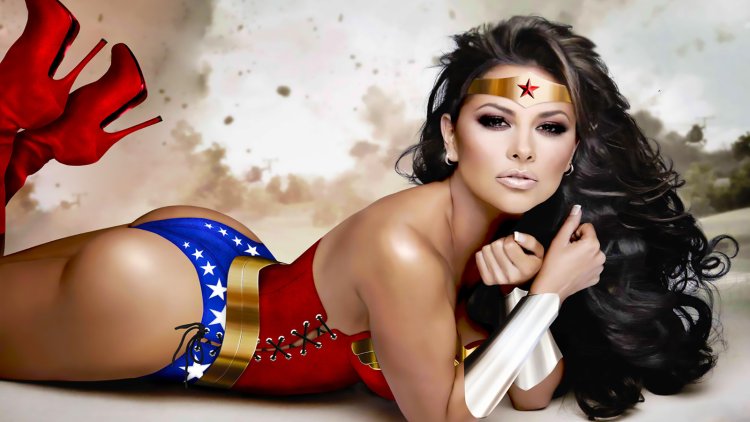 Чудо женщина горячая