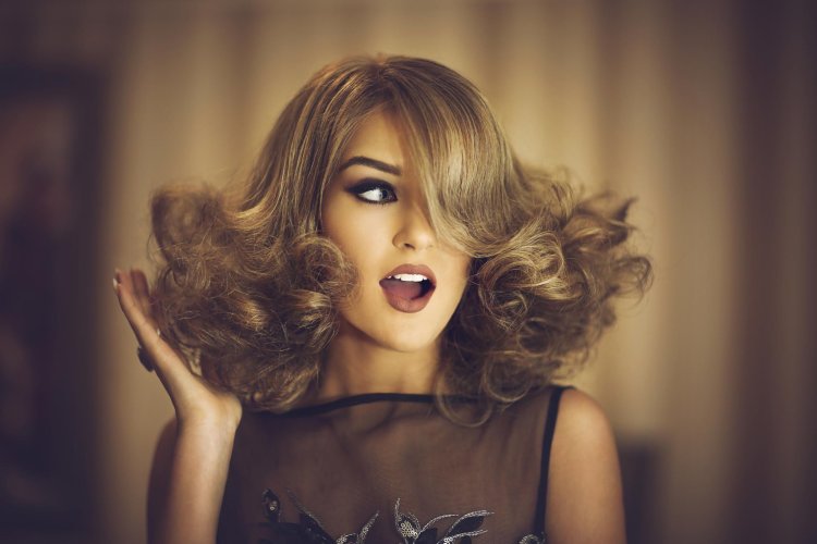 Женщина кокетка