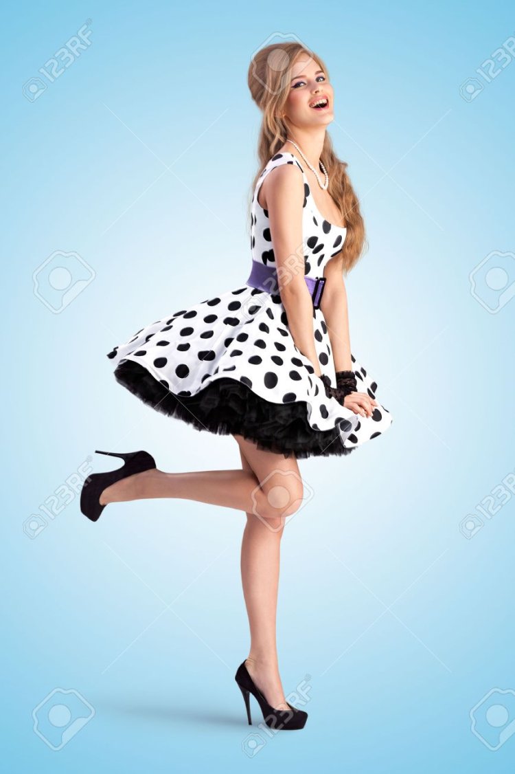 Девушки польки в платьях