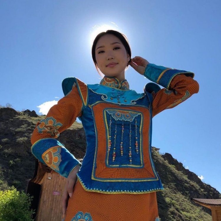 Юлия Смирнова монголка