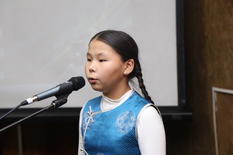 Тувинская девочка маленькая