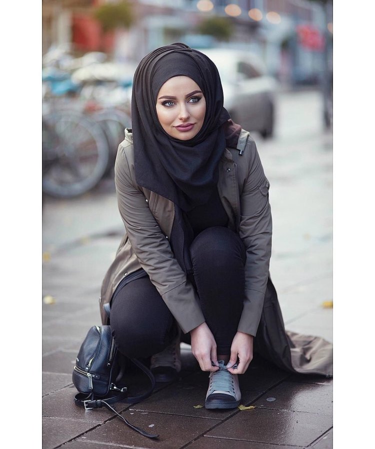 Аиша Бегиева в хиджабе