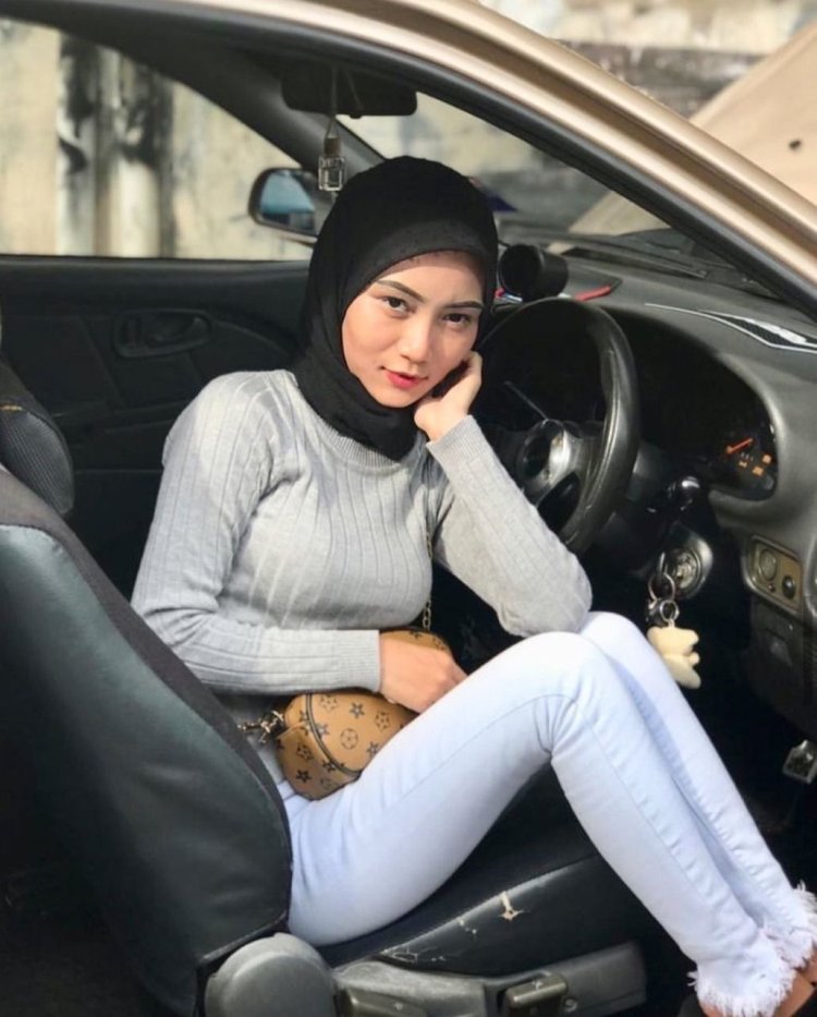 Фигуристые девушки в хиджабе