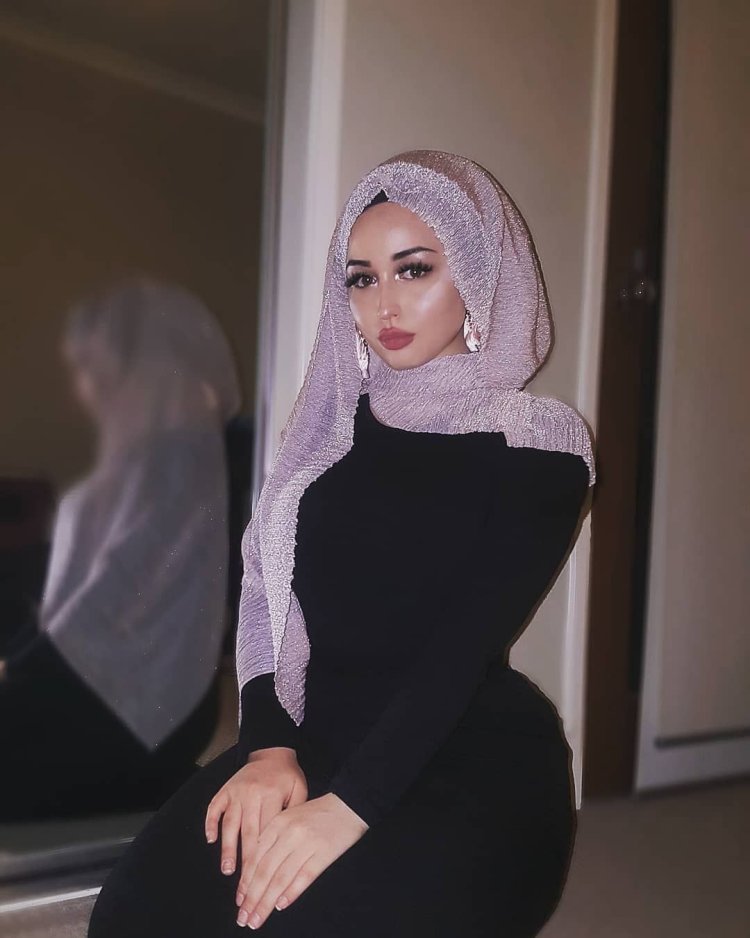 Stacy Cruz в хиджабе