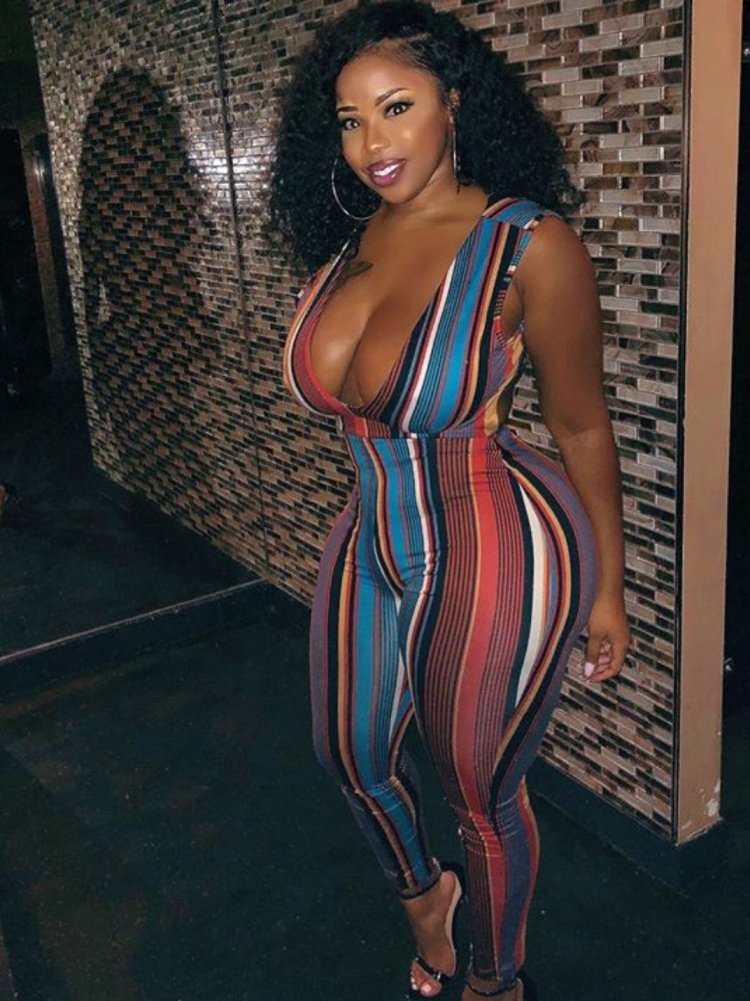 Статуя африканки